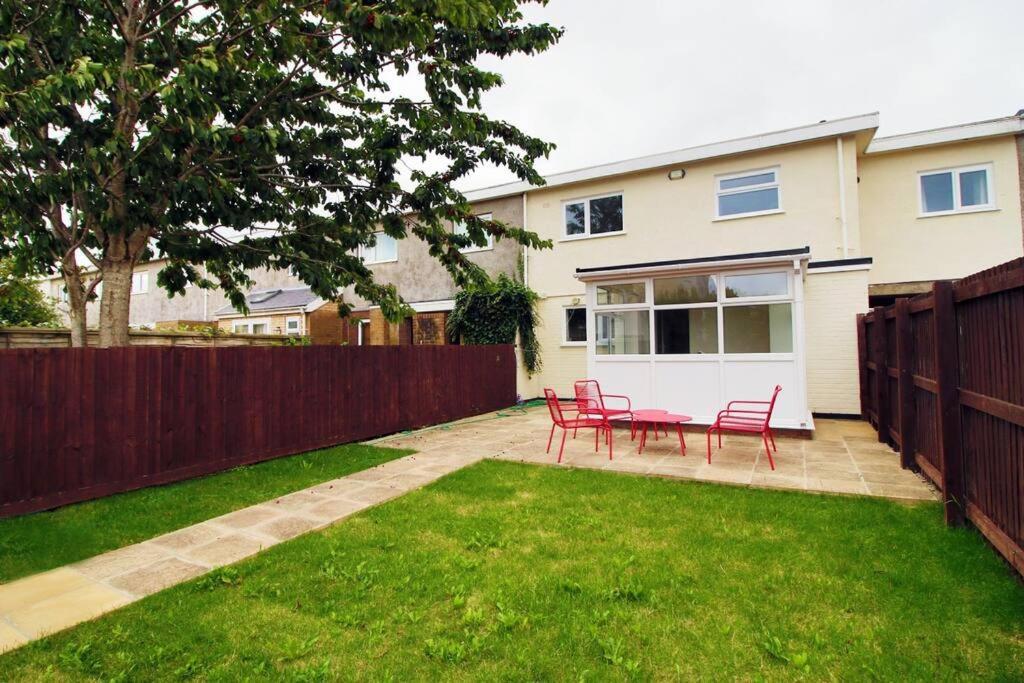 Family Home In The Charming Coastal Town Of Barry Exterior foto